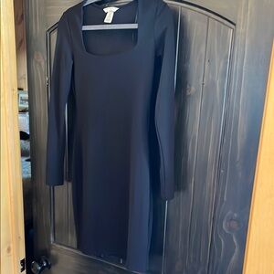 H&M little black dress like new!  Elegant Black Long-Sleeve Dress